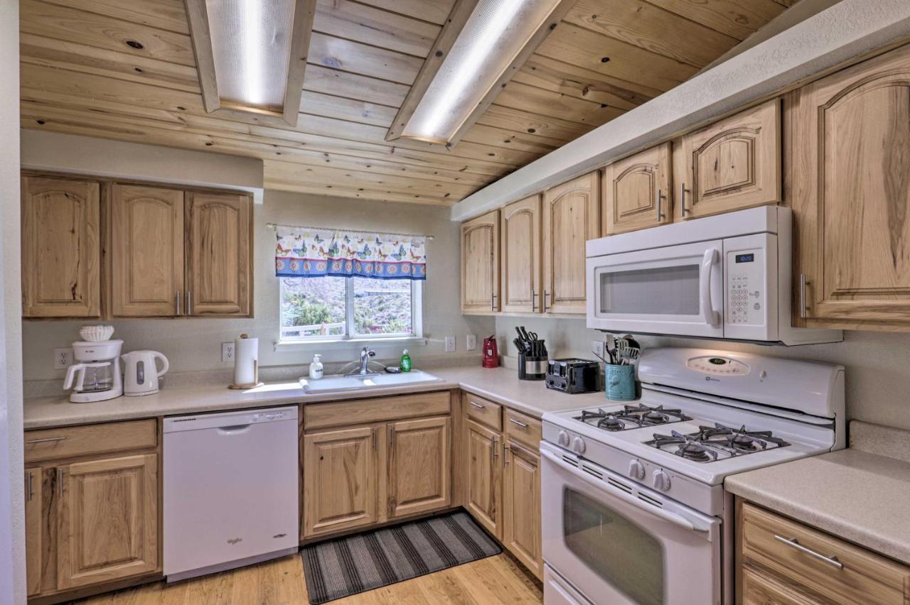 Rustic Bullhead City Retreat With Porch And Views ภายนอก รูปภาพ
